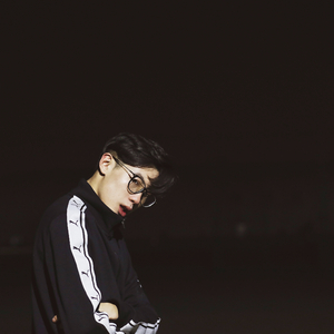 白丝少萝❌❌自慰涶水机
