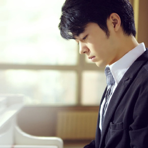 白丝少萝❌❌自慰涶水机
